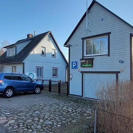 Livonia Matkamaja *